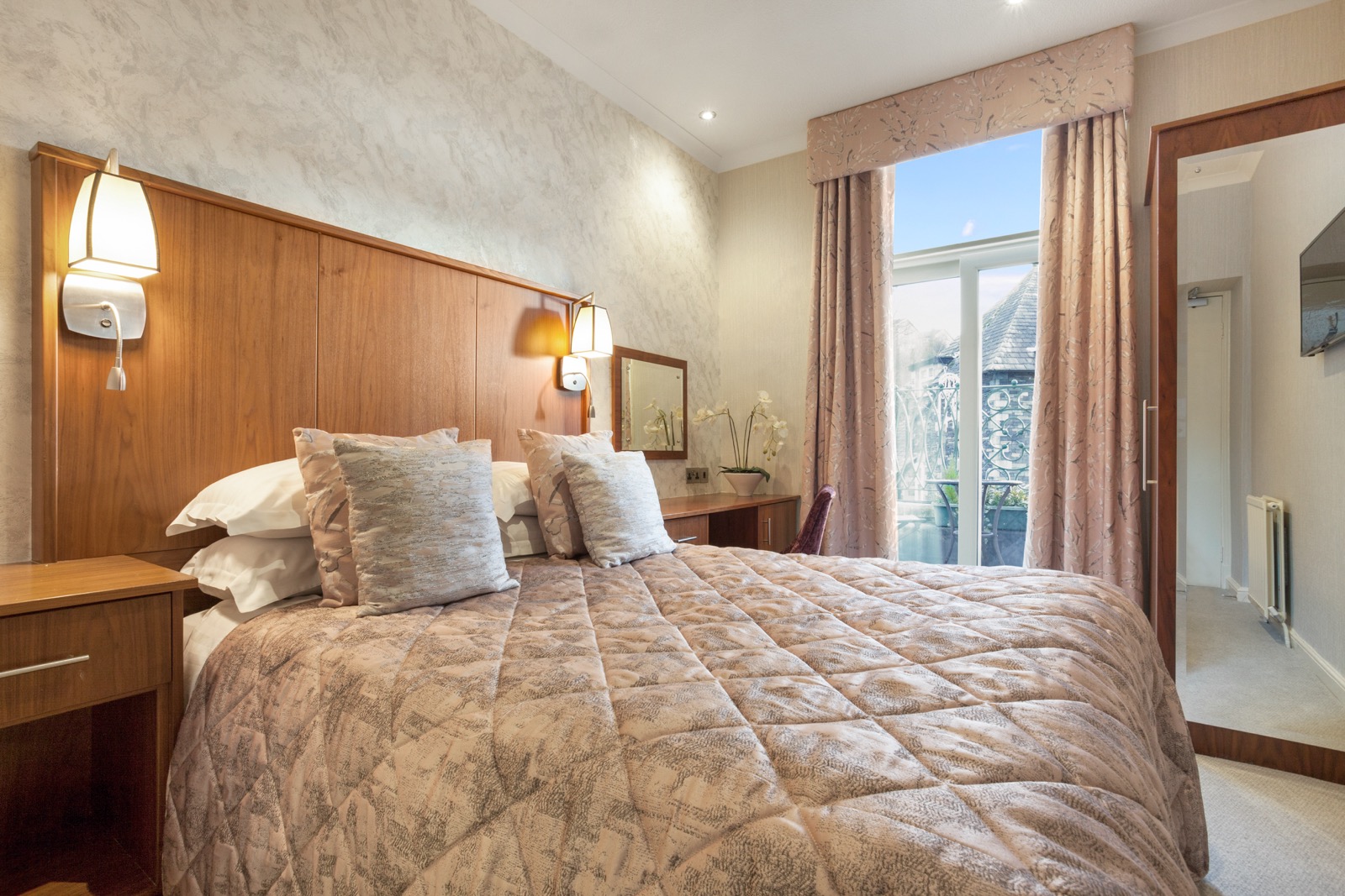 Club Single double bed Room