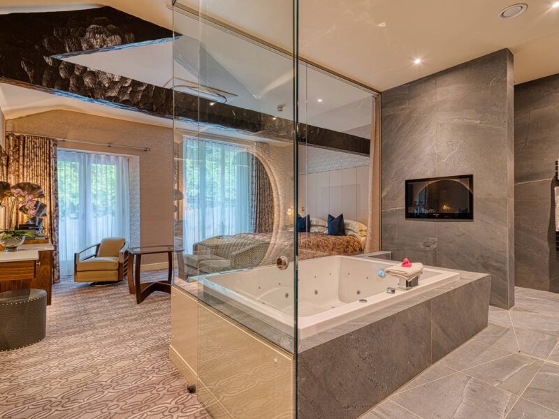 Loft suite room 18 luxury bath